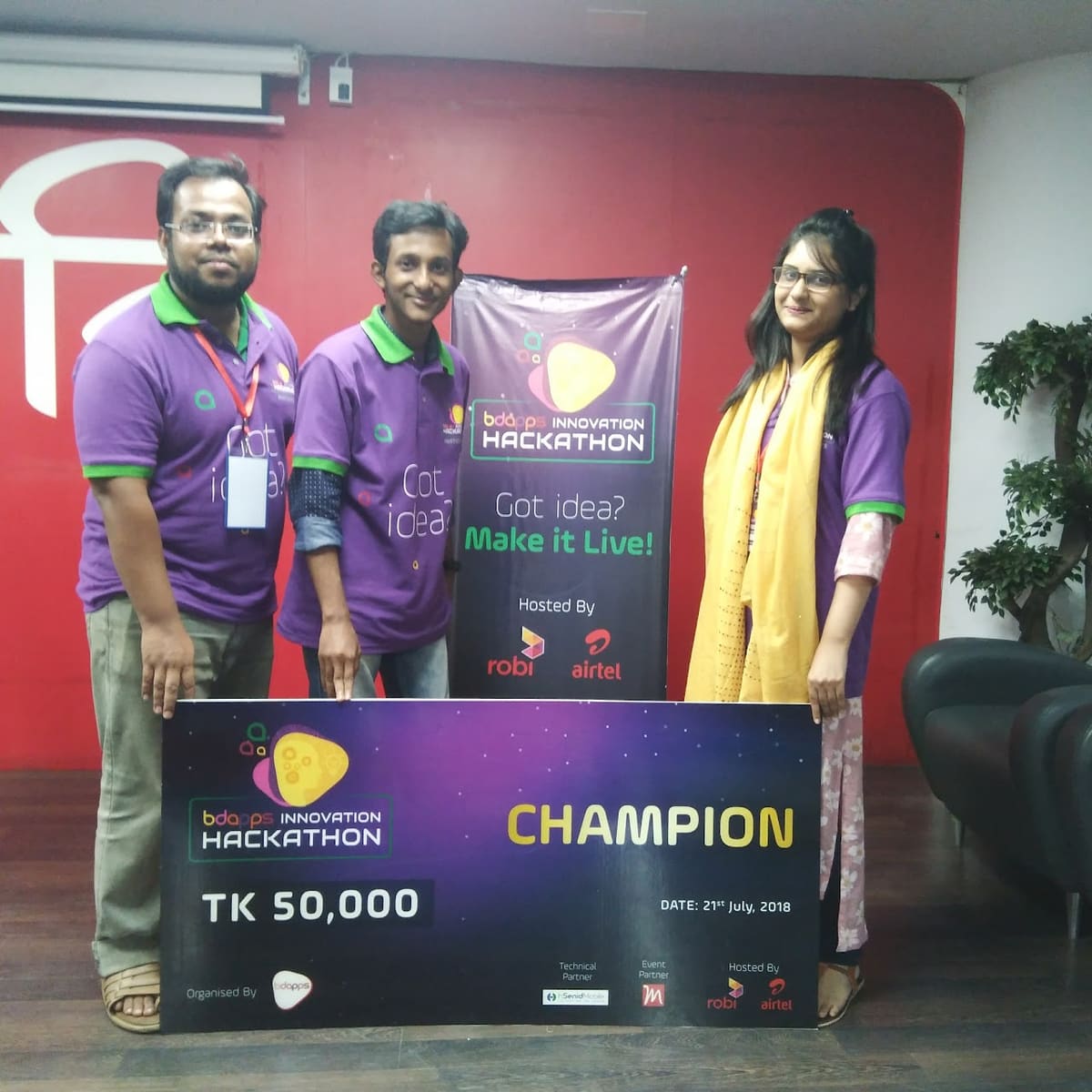 The winning team holding the champion cheque at the BDApps Innovation Hackathon