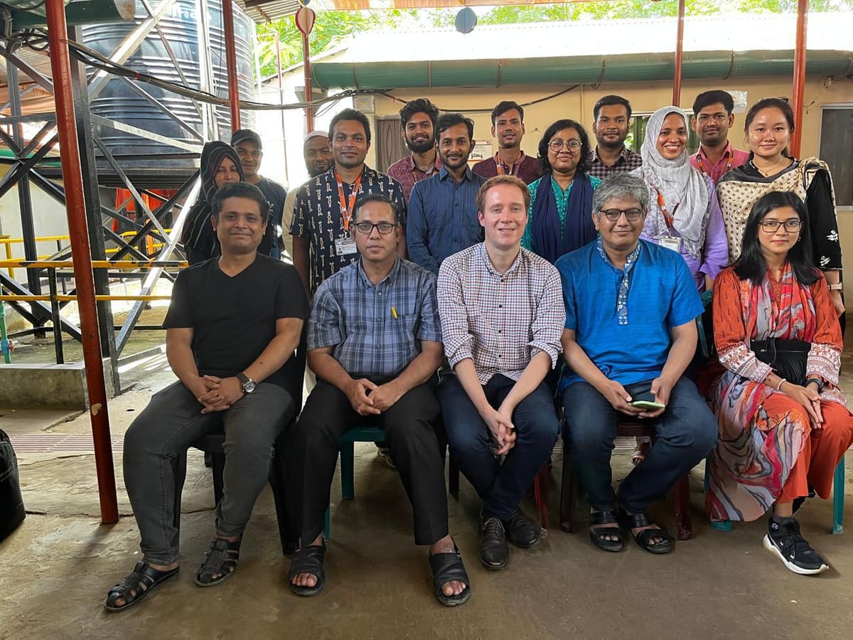 Group photo with the Tdh team at the Rohingya camp in Teknaf
