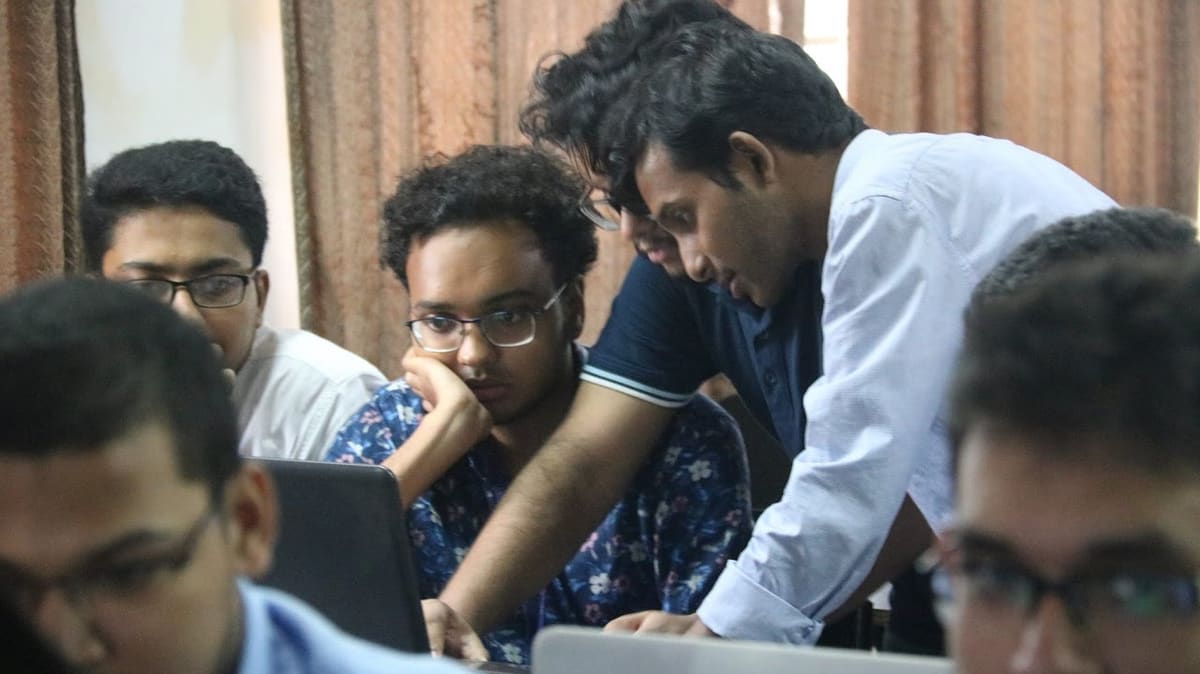 Helping participants at their laptops during an Ubuntu workshop